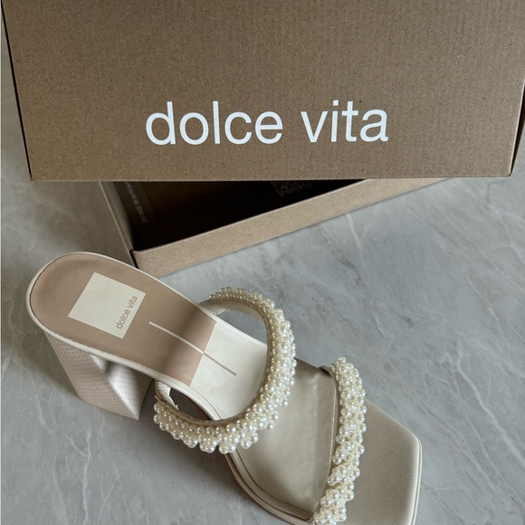 New in Box Dolce Vita Pearl Detailed Heels - Picture 4 of 4